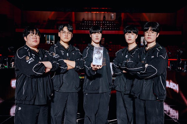 한화생명e스포츠 선수단 MSI 2026 업퍼 브래킷 무패 행진 기념 사진